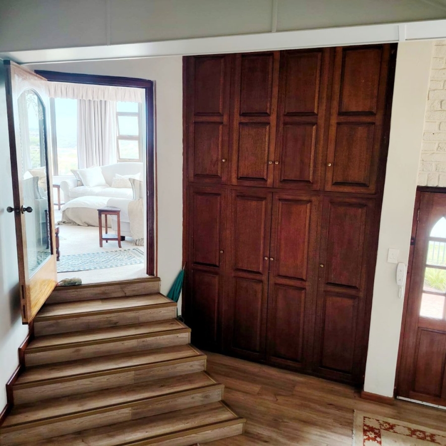 5 Bedroom Property for Sale in Beacon Bay Eastern Cape